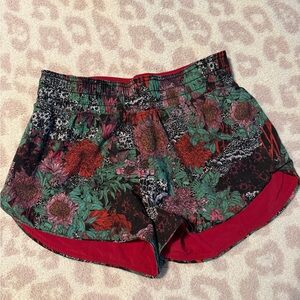 Lululemon Choose A Side Reversible Hot Pink Tropical Shorts Size 6